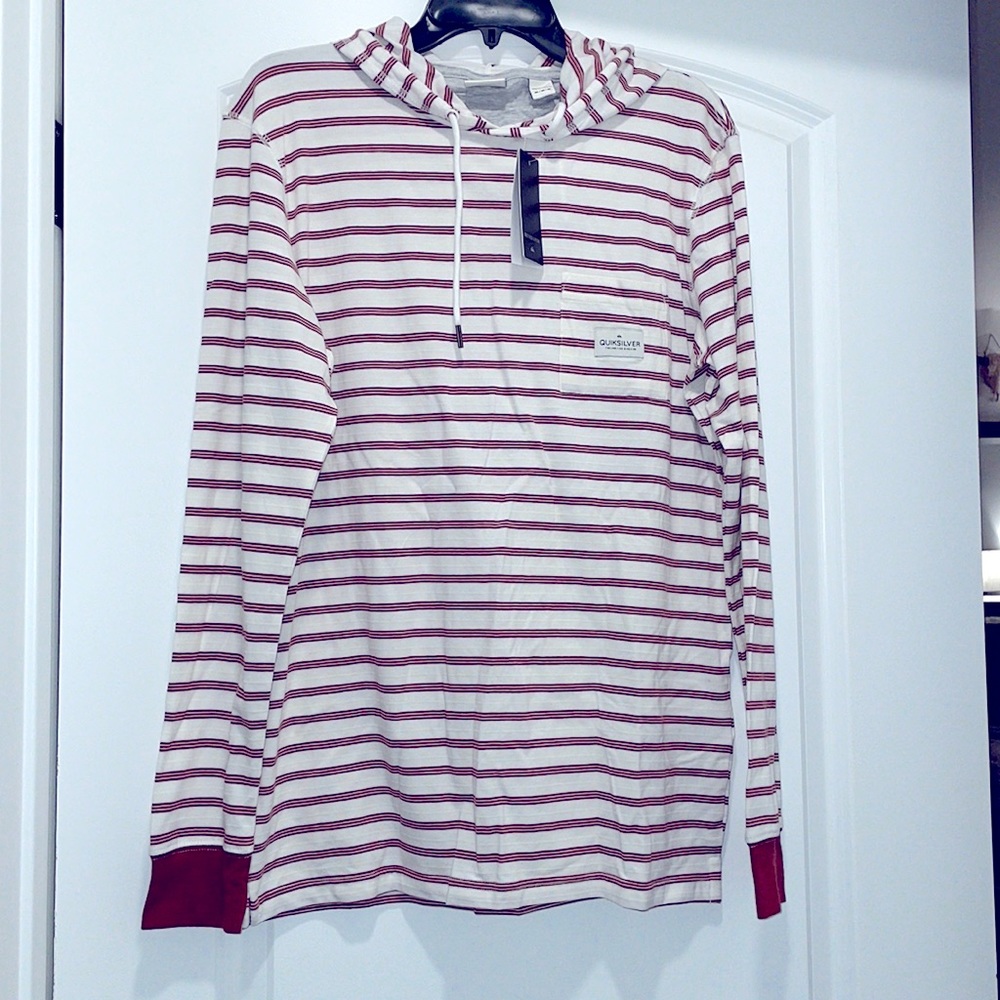 Quicksilver men’s long sleeve, hooded shirt. Size Medium. NWT.